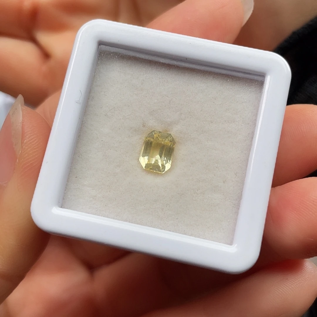 蓝宝石裸石未镶嵌黄色蓝宝石