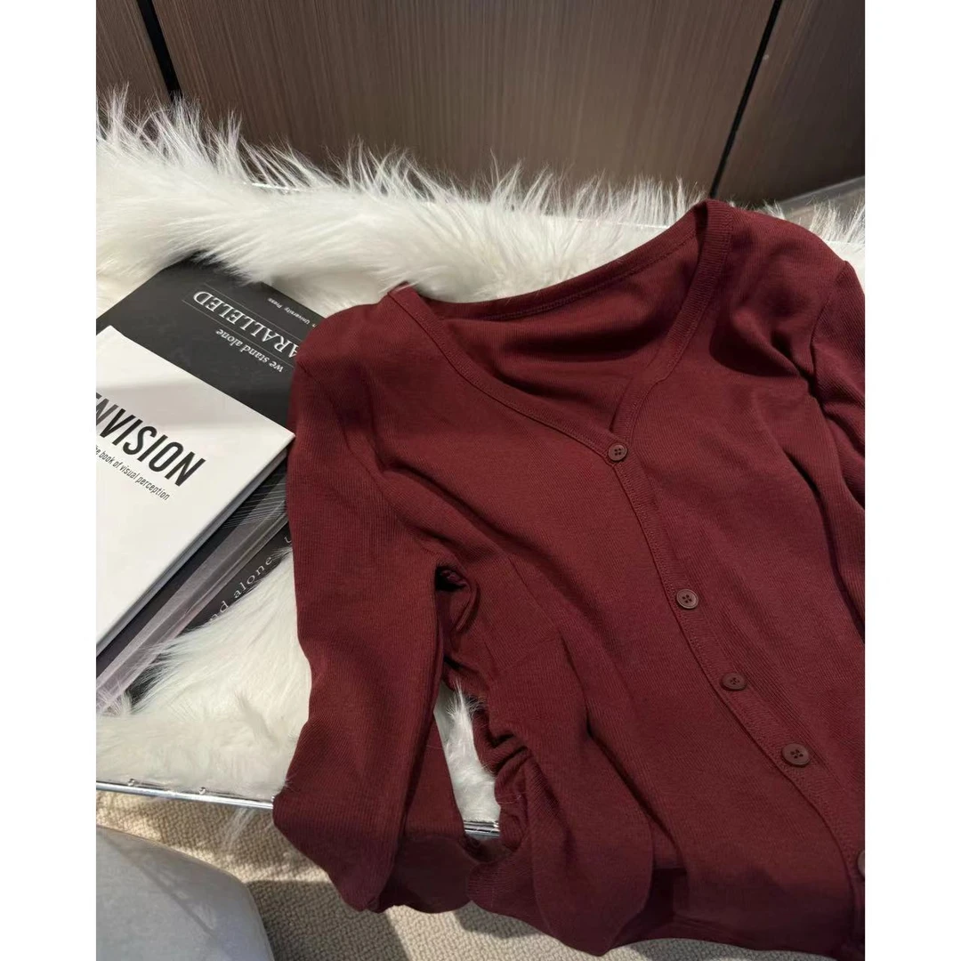 【萍萍推荐】秋季V领单排扣压褶长袖百搭上衣显瘦时尚套头短T恤