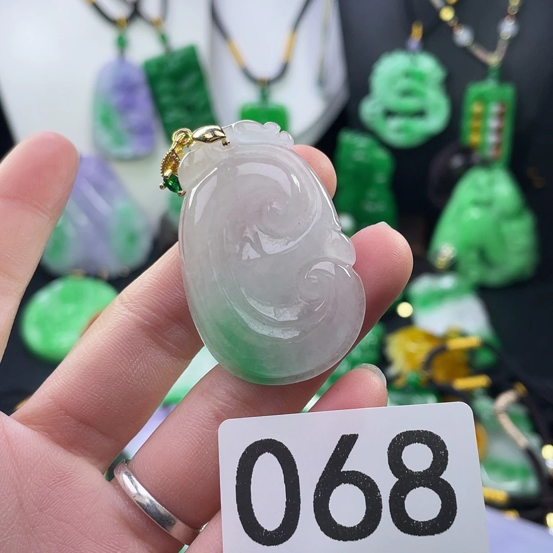 翡翠未镶嵌吊坠(赠链)