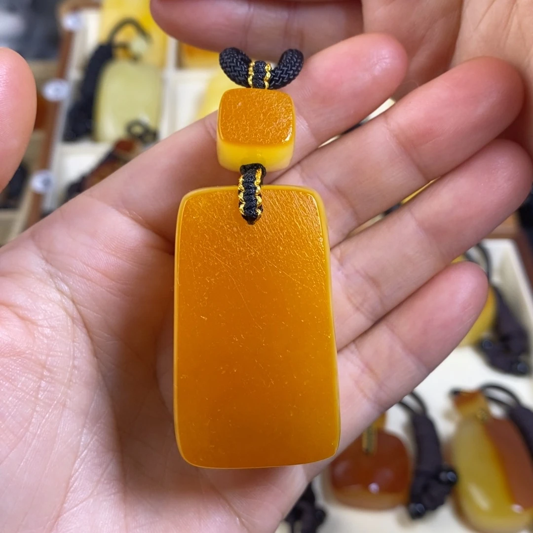 未镶嵌蜜蜡裸石行****衫大漠