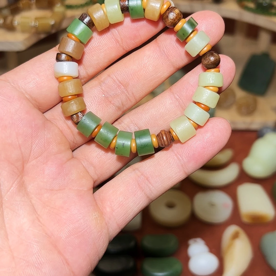 往***8和田玉未镶嵌颈饰