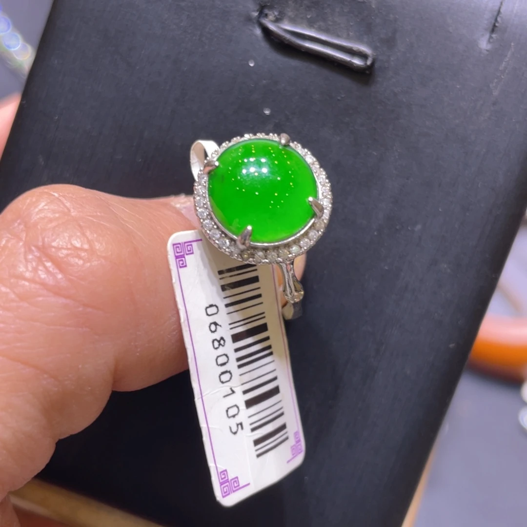 翡翠未镶嵌颈饰戒指