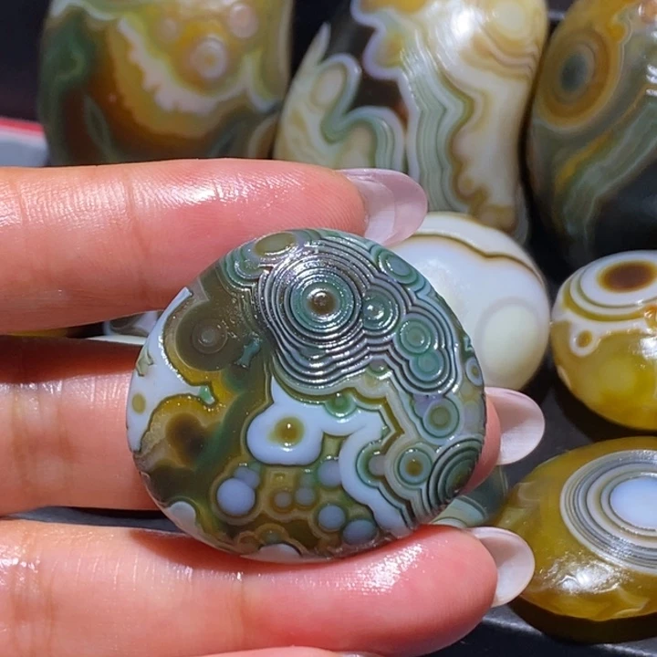 玛瑙/玉髓未镶嵌珠宝奇石1