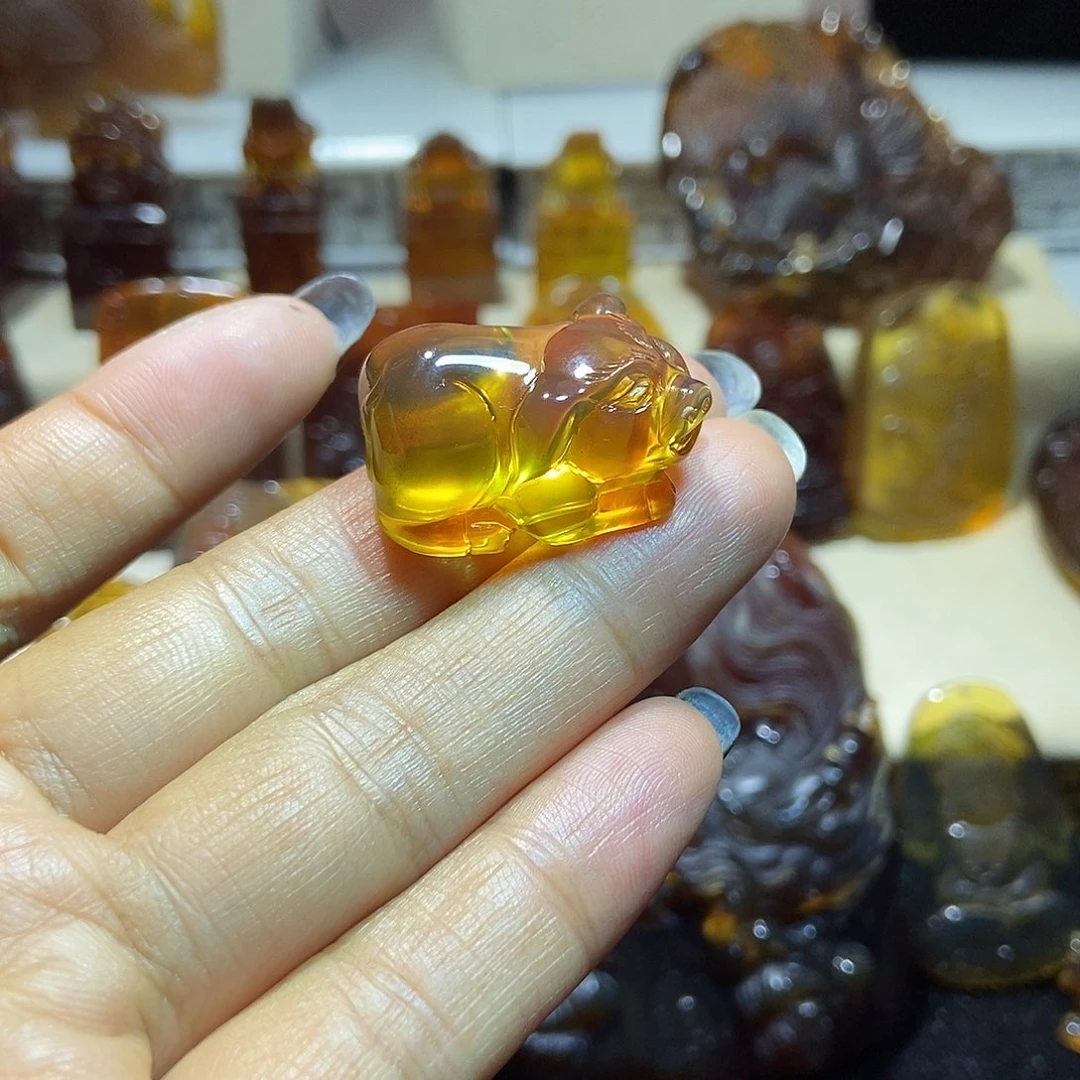 未镶嵌颈饰琥珀猪