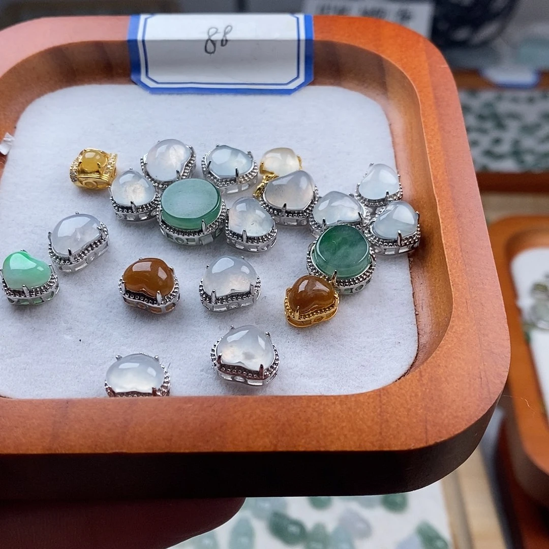 翡翠颈饰未镶嵌潘多啦1个