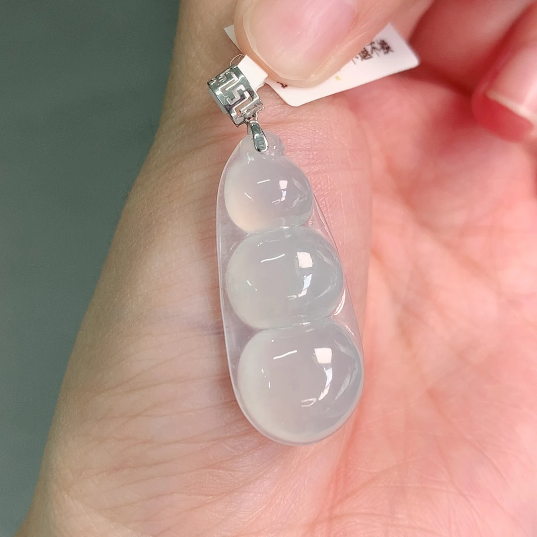 翡翠18K金镶嵌颈饰冰胶豆31.2，14，6