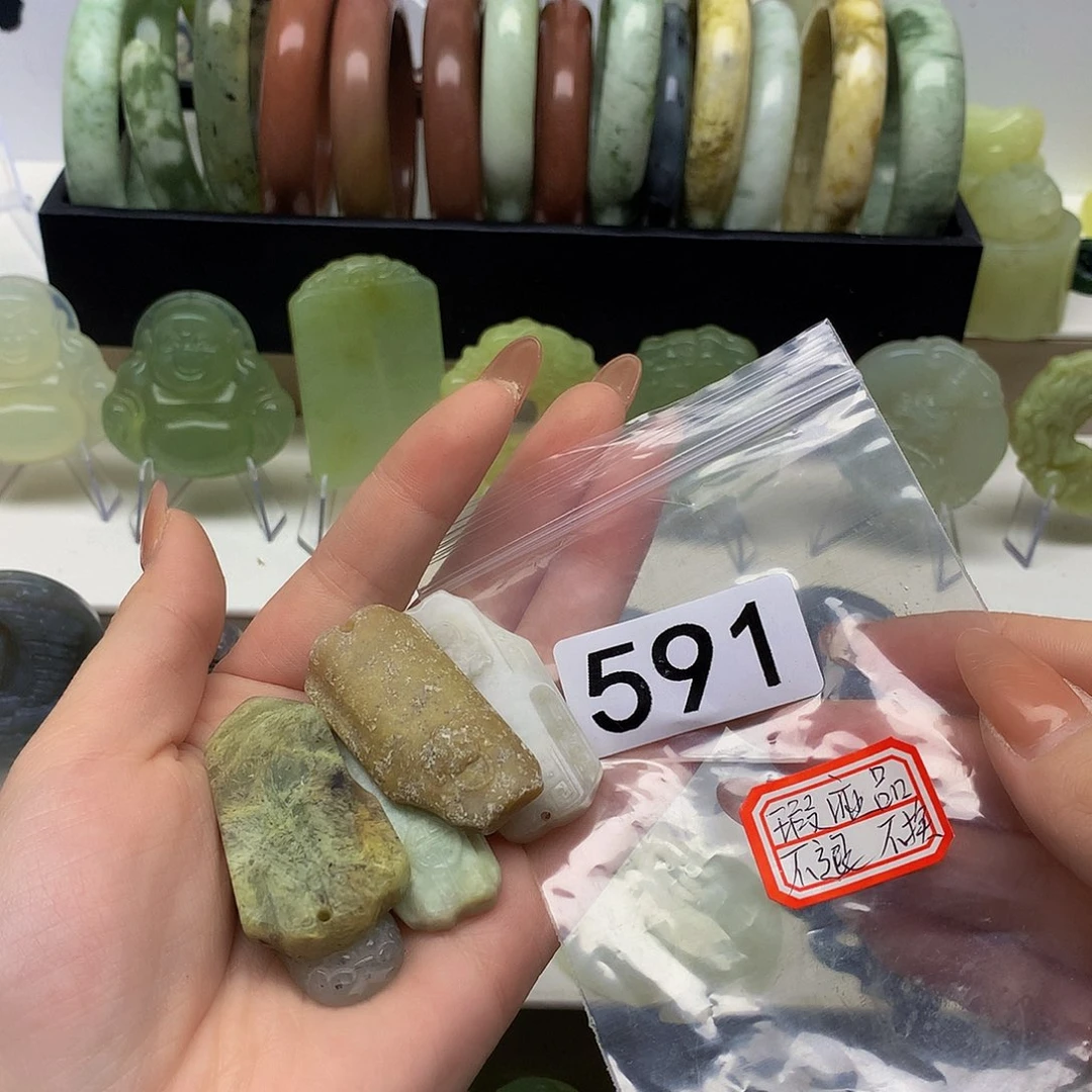 蛇纹石玉颈饰未镶嵌思*