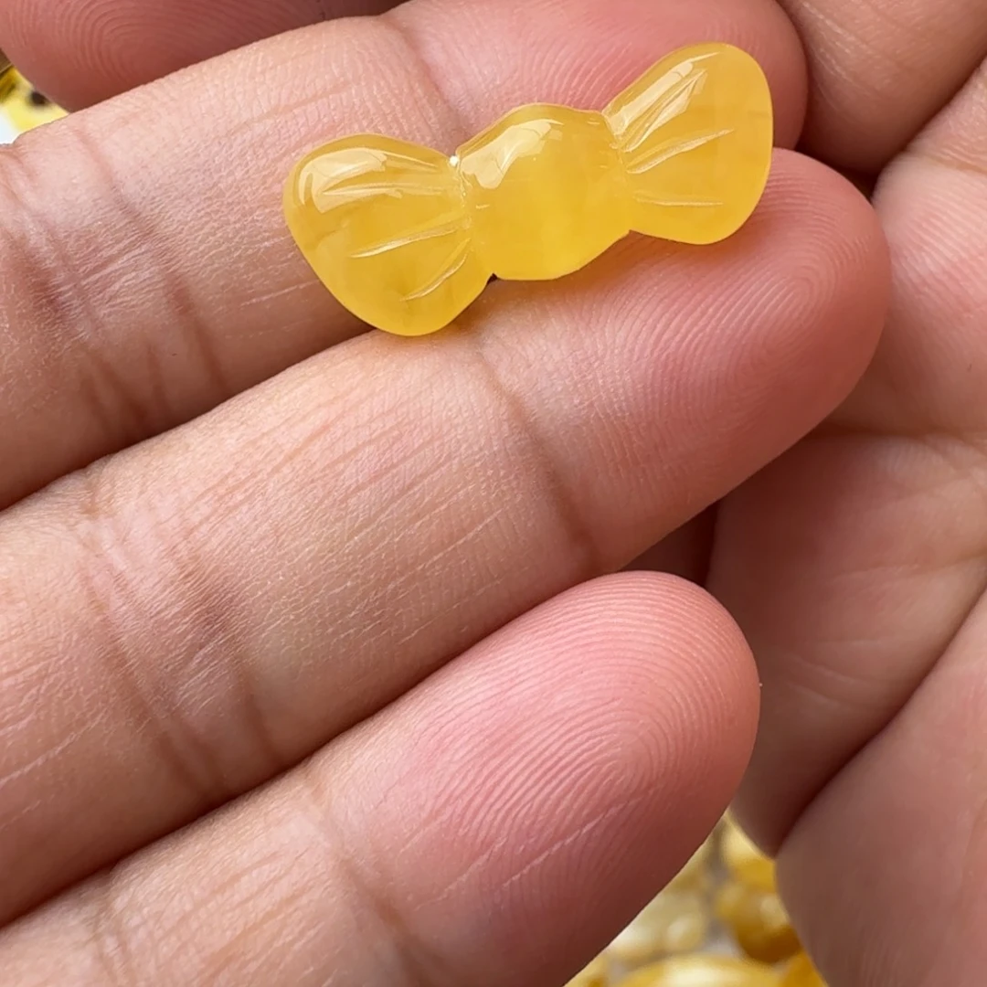 未镶嵌琥珀珠宝奇石