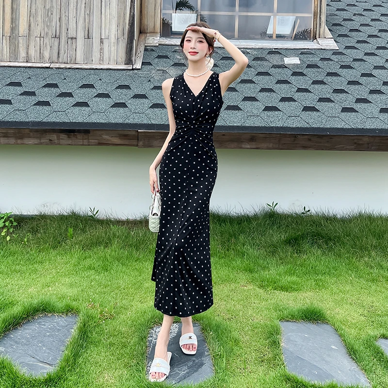 夏季新款V领褶皱无袖条纹背心长裙女法式收腰显瘦波点吊带连衣裙