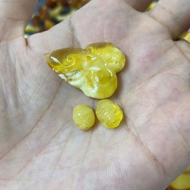 未镶嵌蜜蜡裸石吊坠