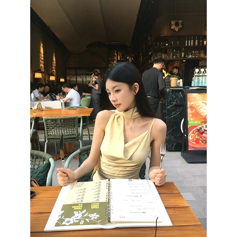 再見小唯 夏季通勤气质荡领挂脖吊带上衣