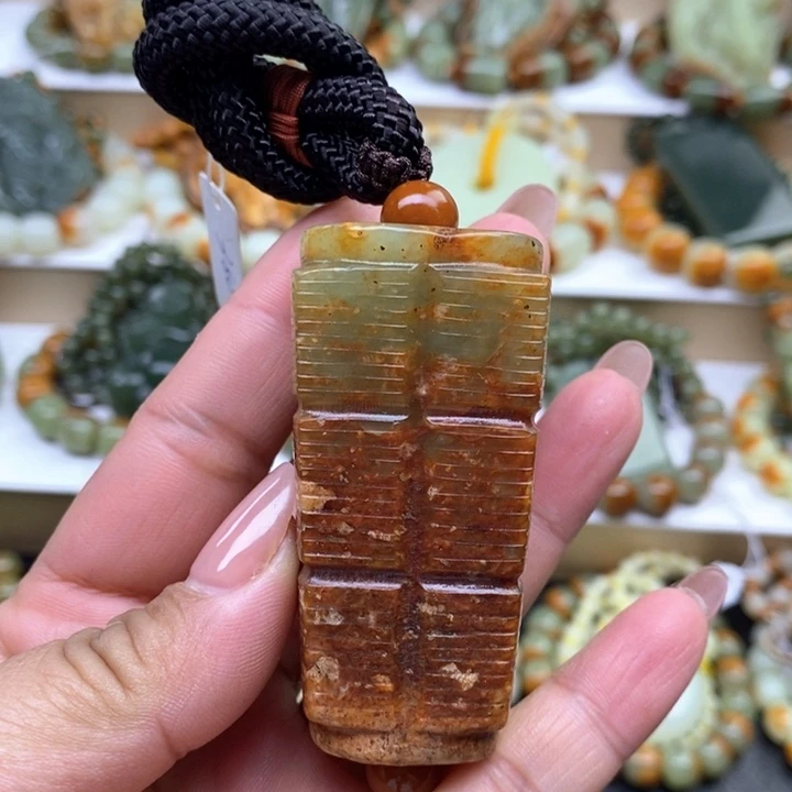 透闪石质玉未镶嵌把件