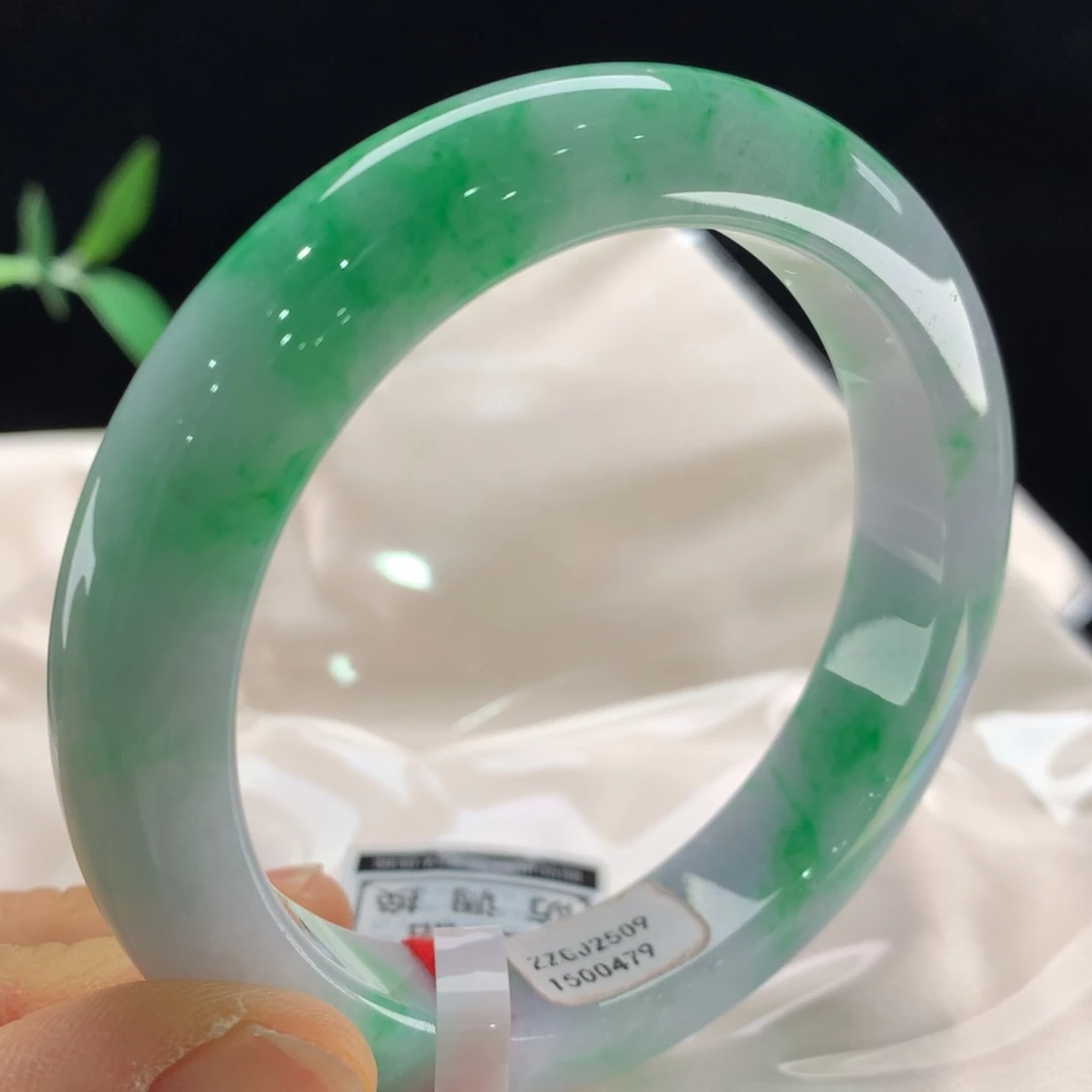 翡翠未镶嵌手镯0479