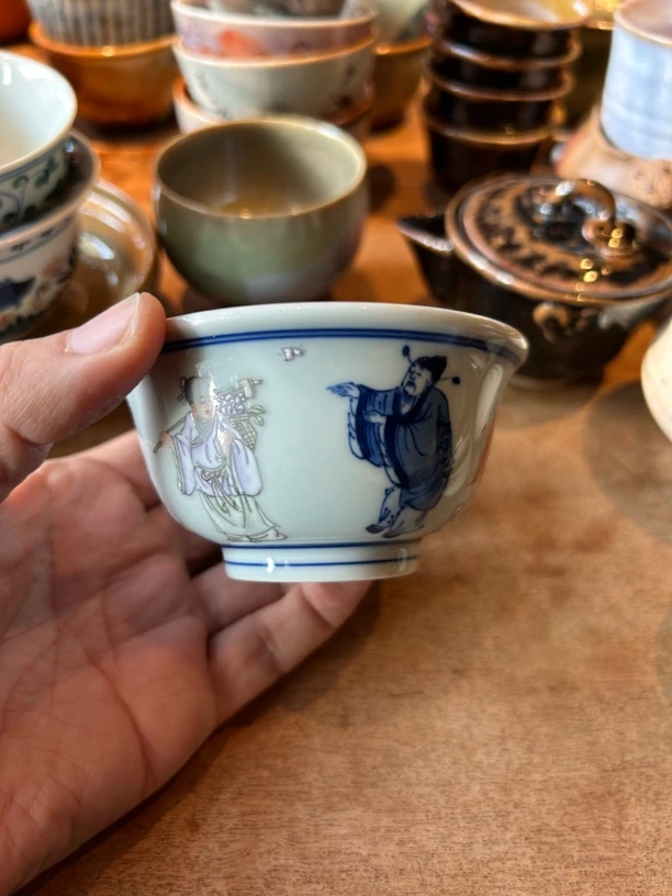 人物釉下彩青花釉里红压手杯主人杯