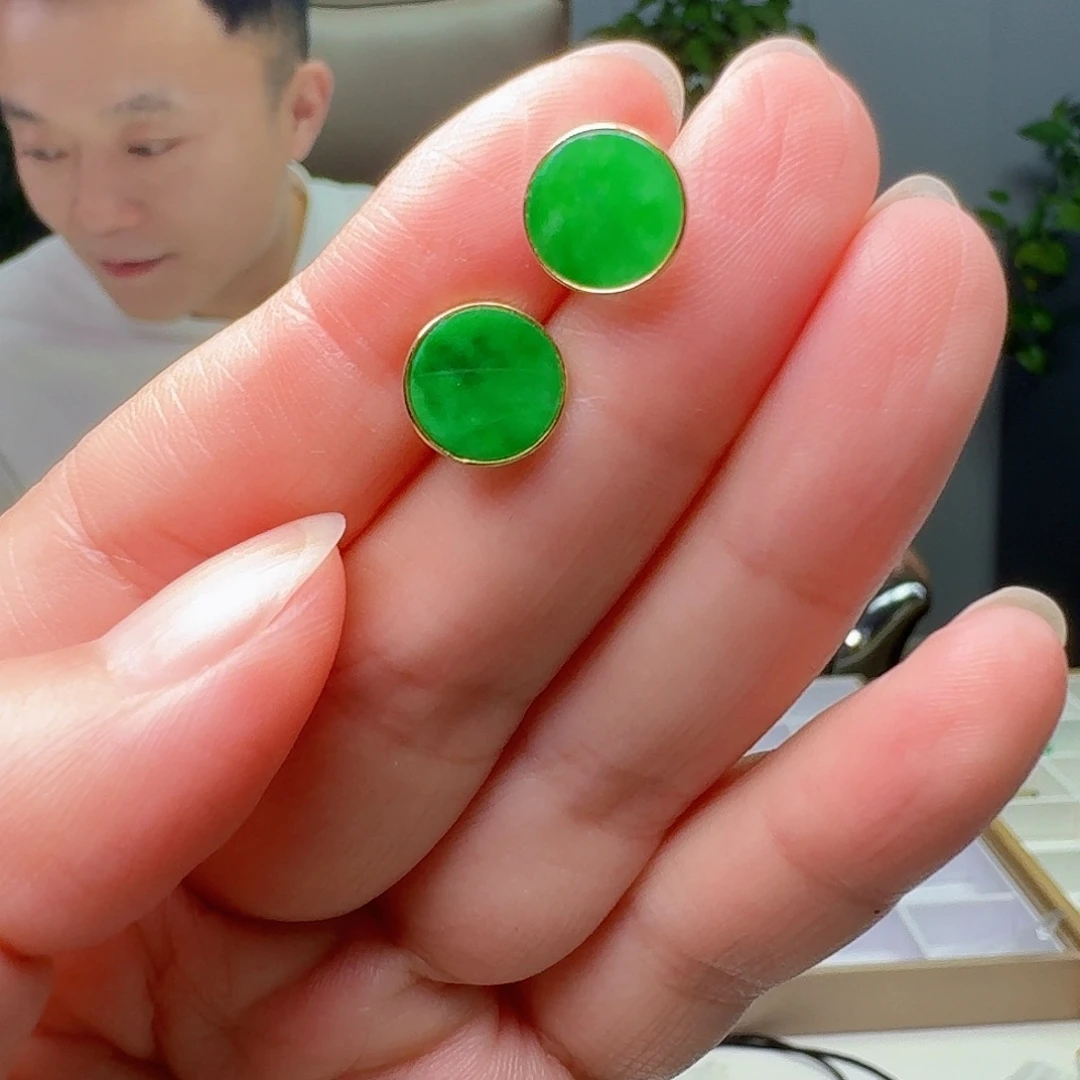 18K金镶嵌翡翠耳饰天然