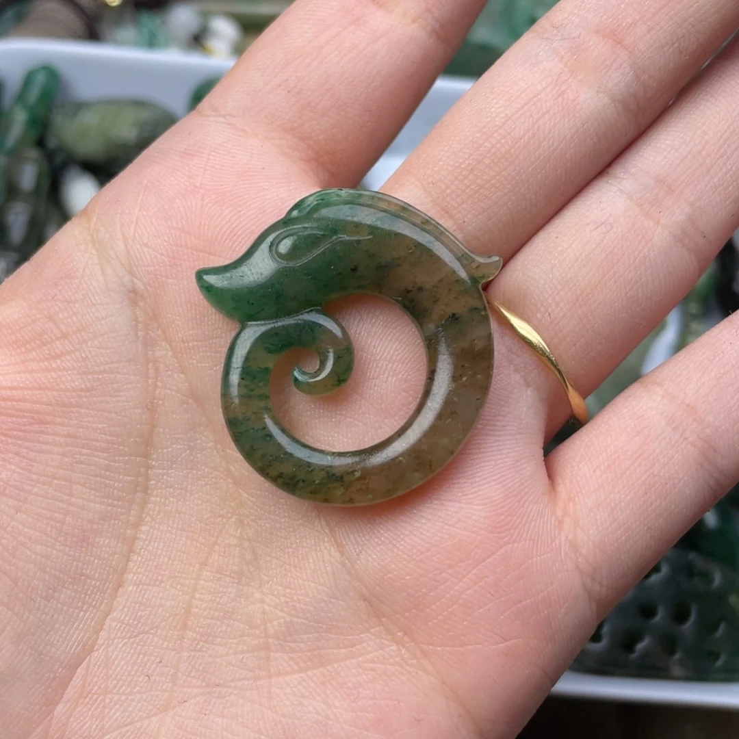 独山玉未镶嵌颈饰
