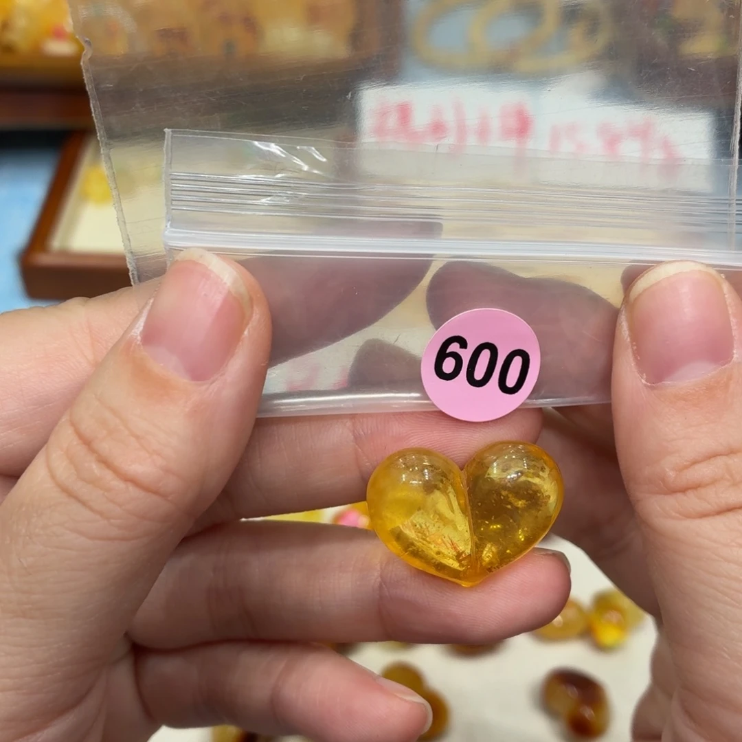 琥珀未镶嵌珠宝奇石