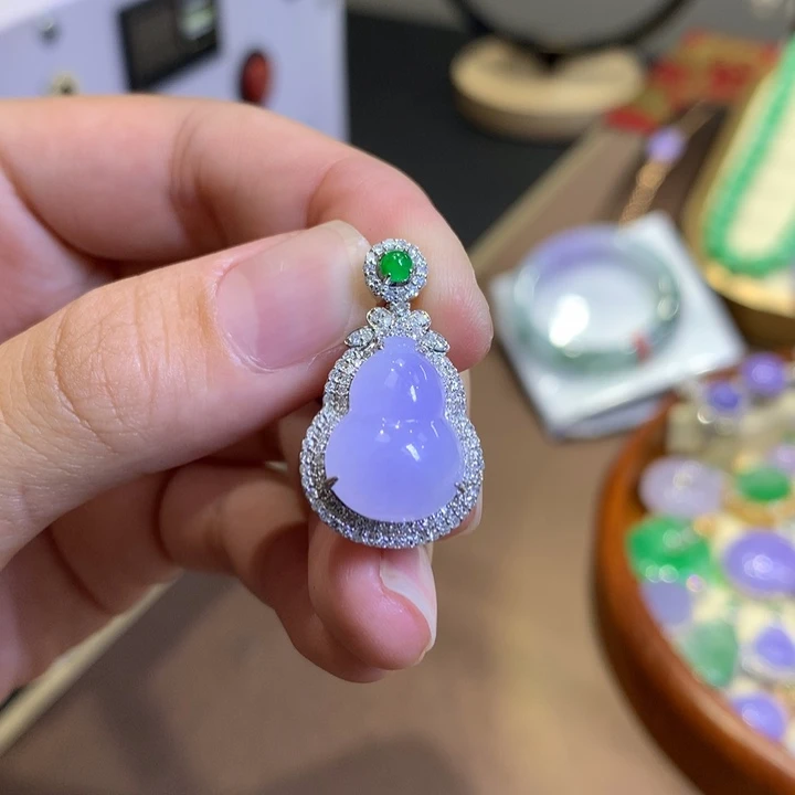 颈饰18K金镶嵌翡翠翡翠