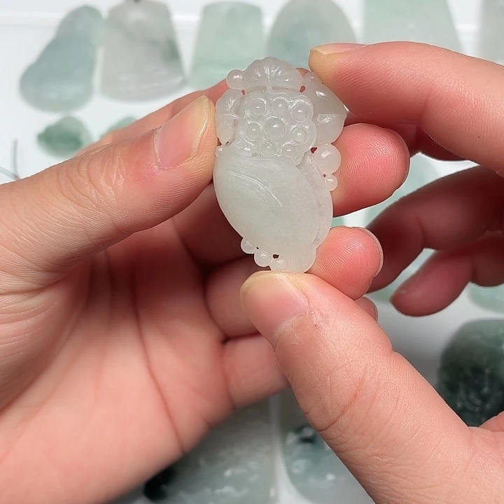 定制翡翠未镶嵌荷花