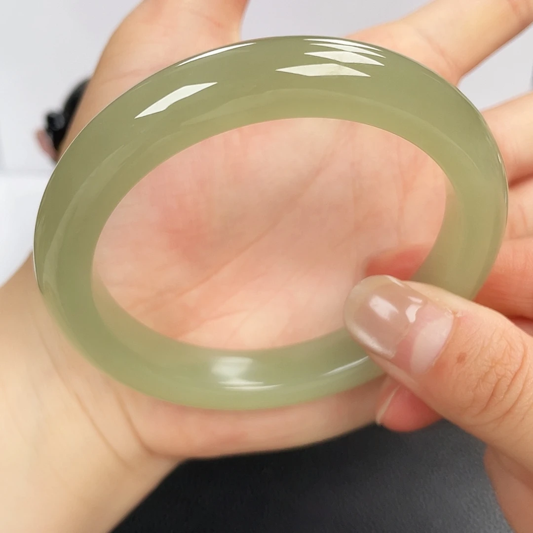 和田玉未镶嵌手镯