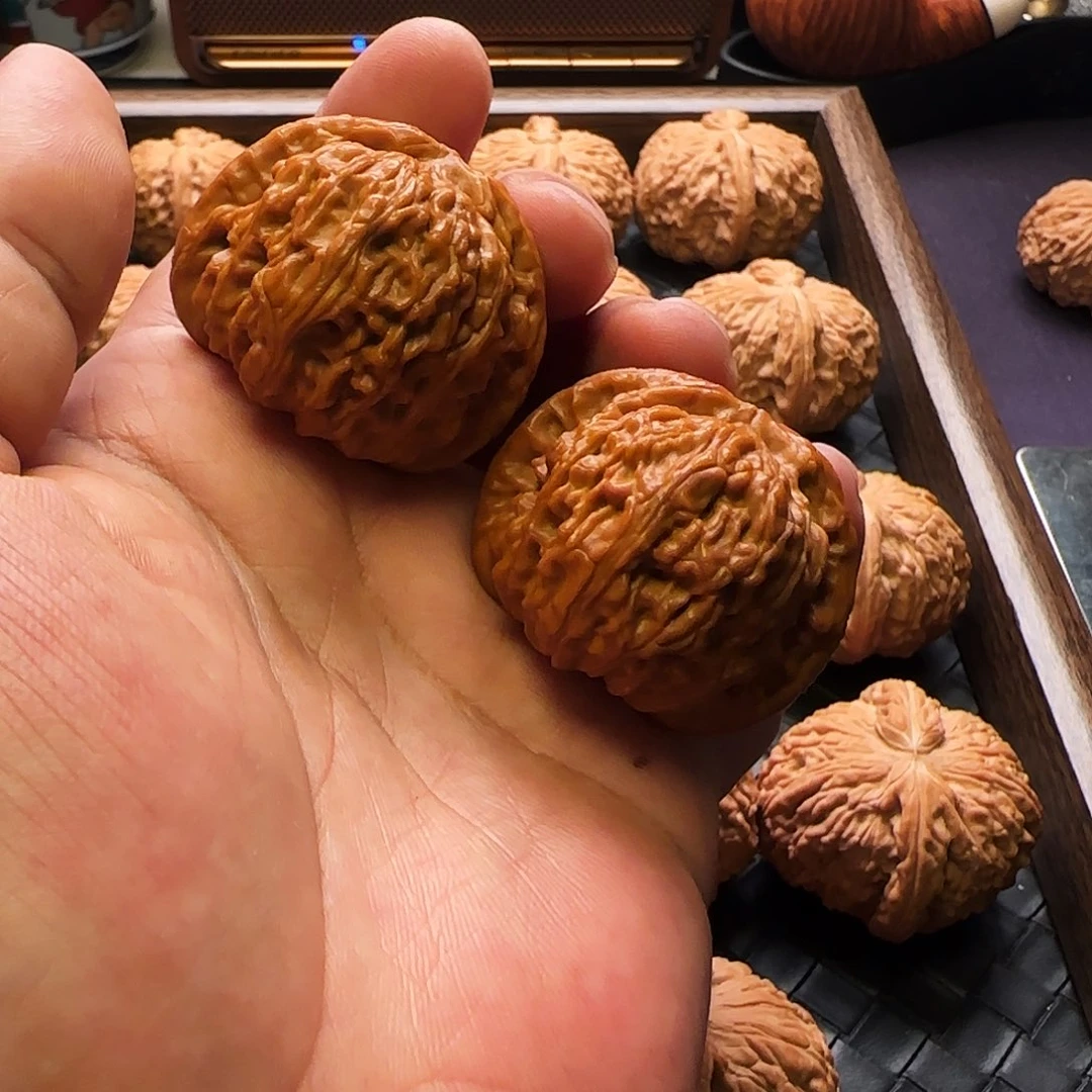 K***易把件文玩核桃白狮子