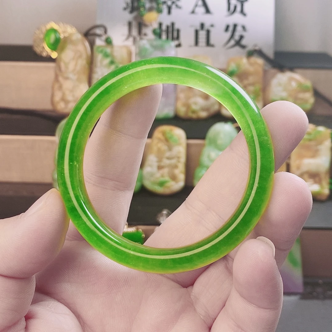 翡翠未镶嵌吊坠(赠链)