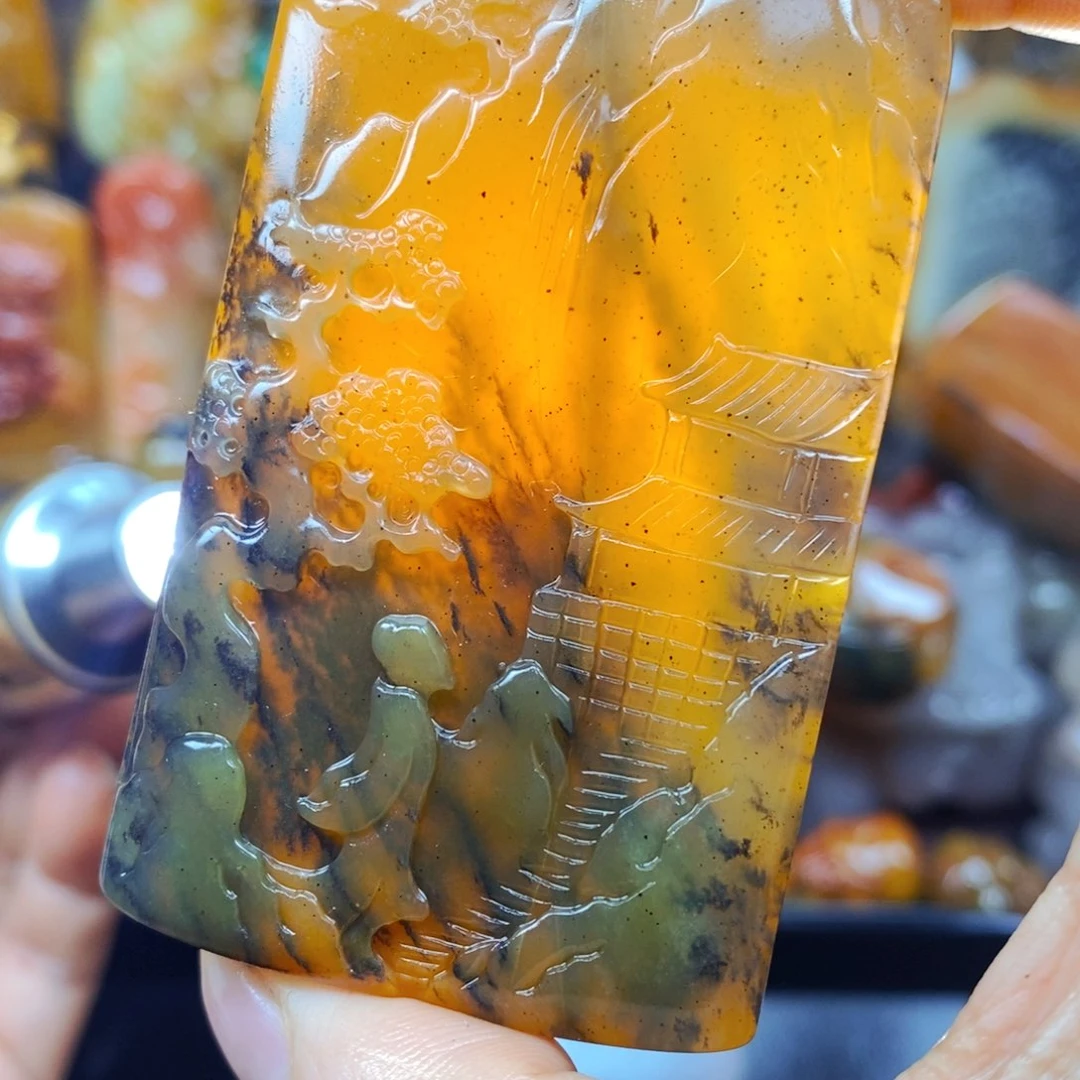 未镶嵌石英质玉（黄龙玉）颈饰