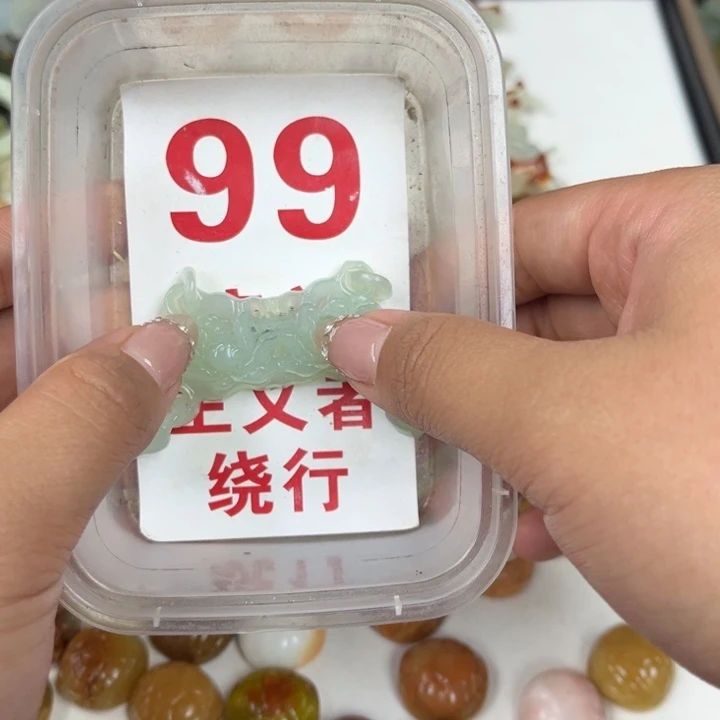 蛇纹石玉足银镀金镶嵌颈饰