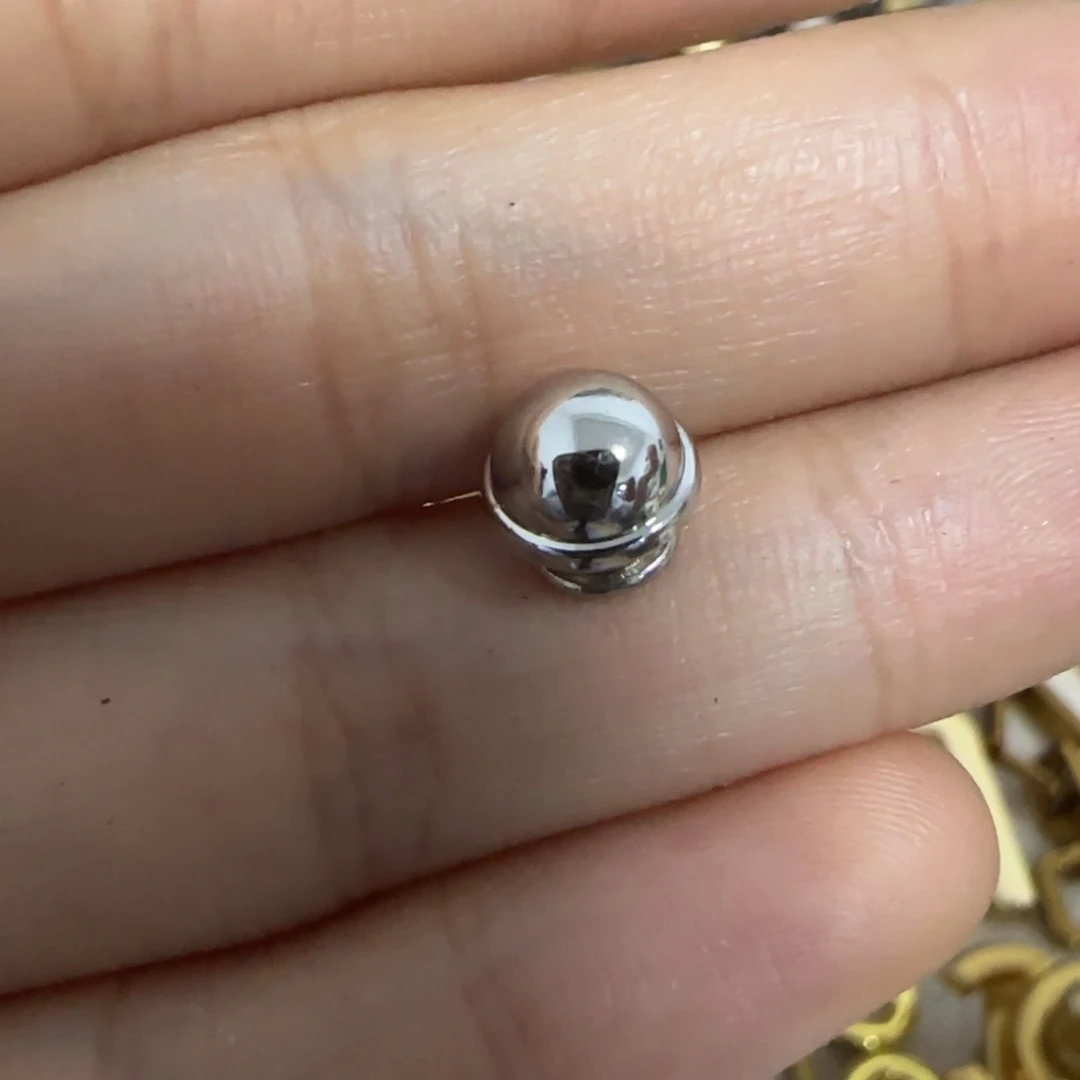 螺丝铆钉10元30个.