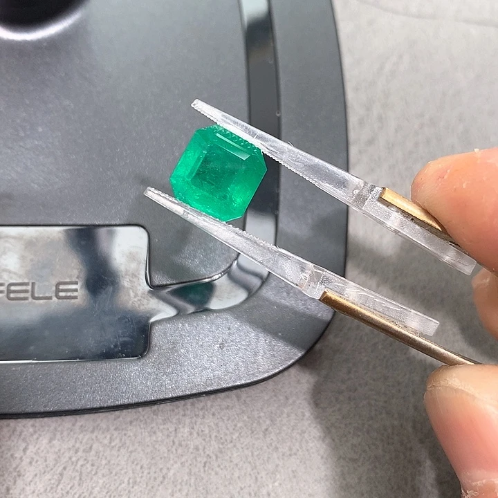 祖母绿裸石未镶嵌