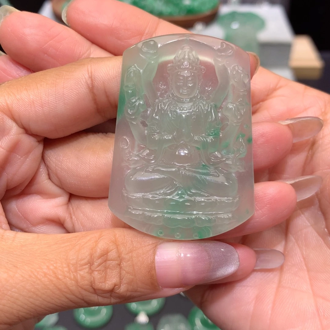 颈饰未镶嵌石英质玉（非洲翠）
