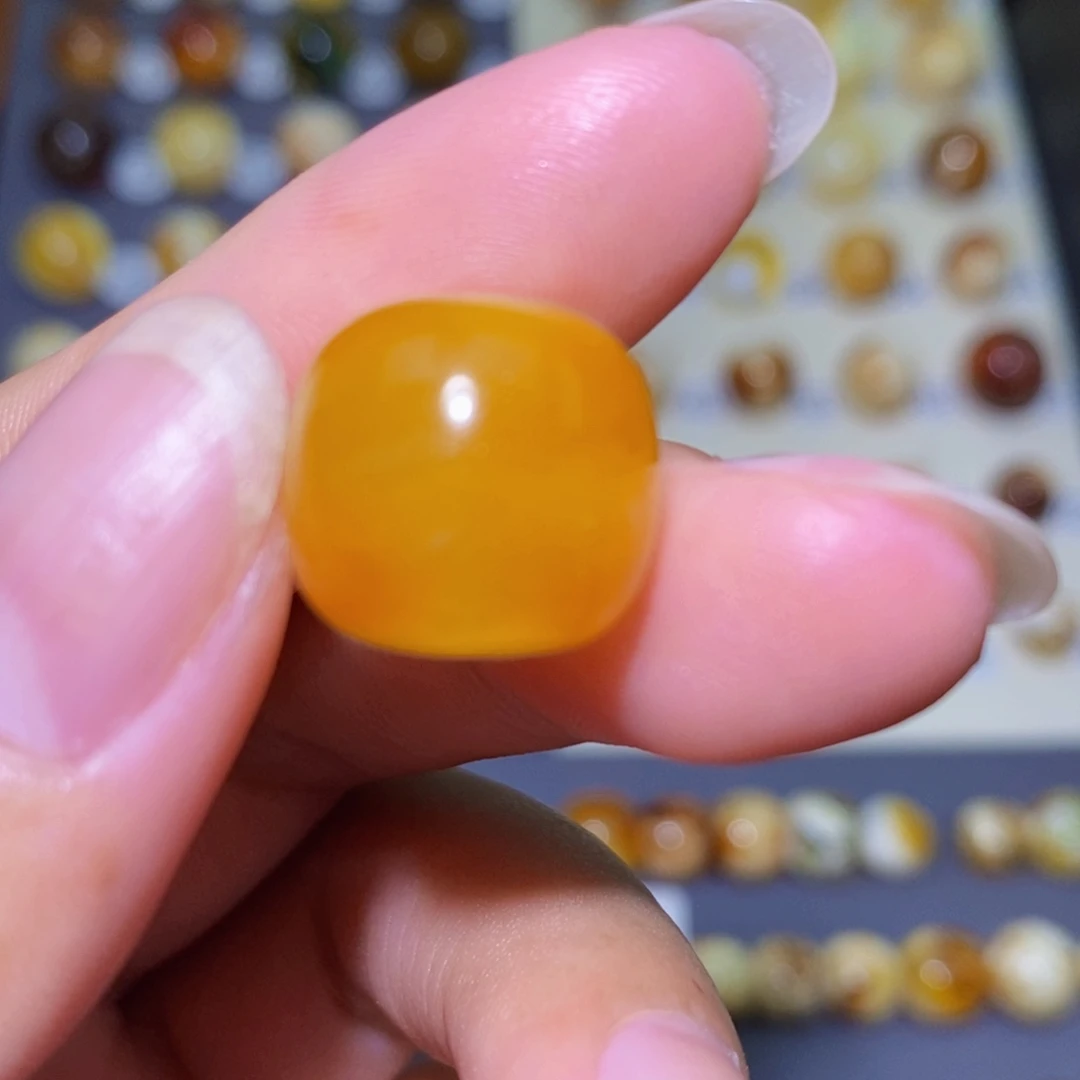 你***闹琥珀未镶嵌珠宝奇石