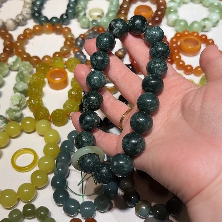蛇纹石玉未镶嵌手持
