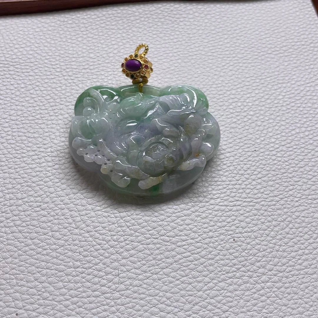 翡翠未镶嵌颈饰翡翠带三龟如意锁