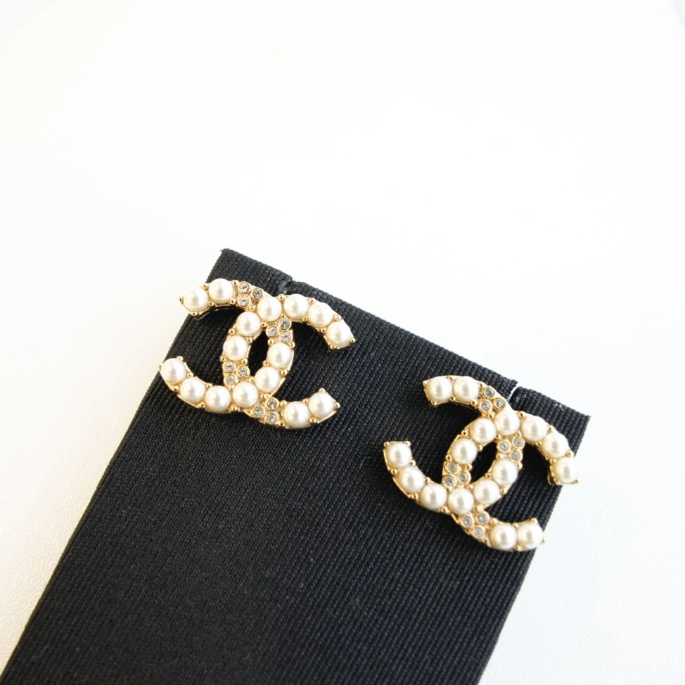 Chanel珍珠闪钻logo耳钉