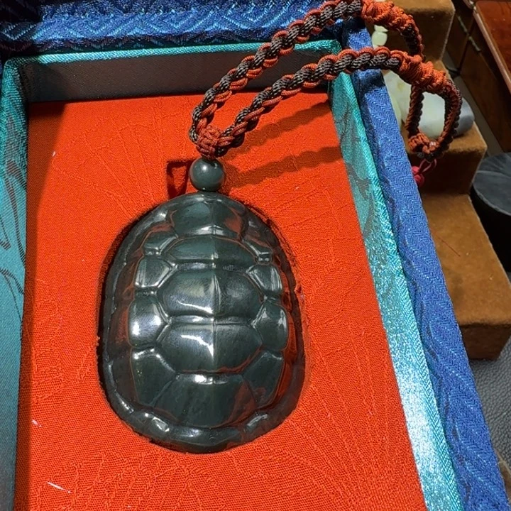 和田玉未镶嵌把件