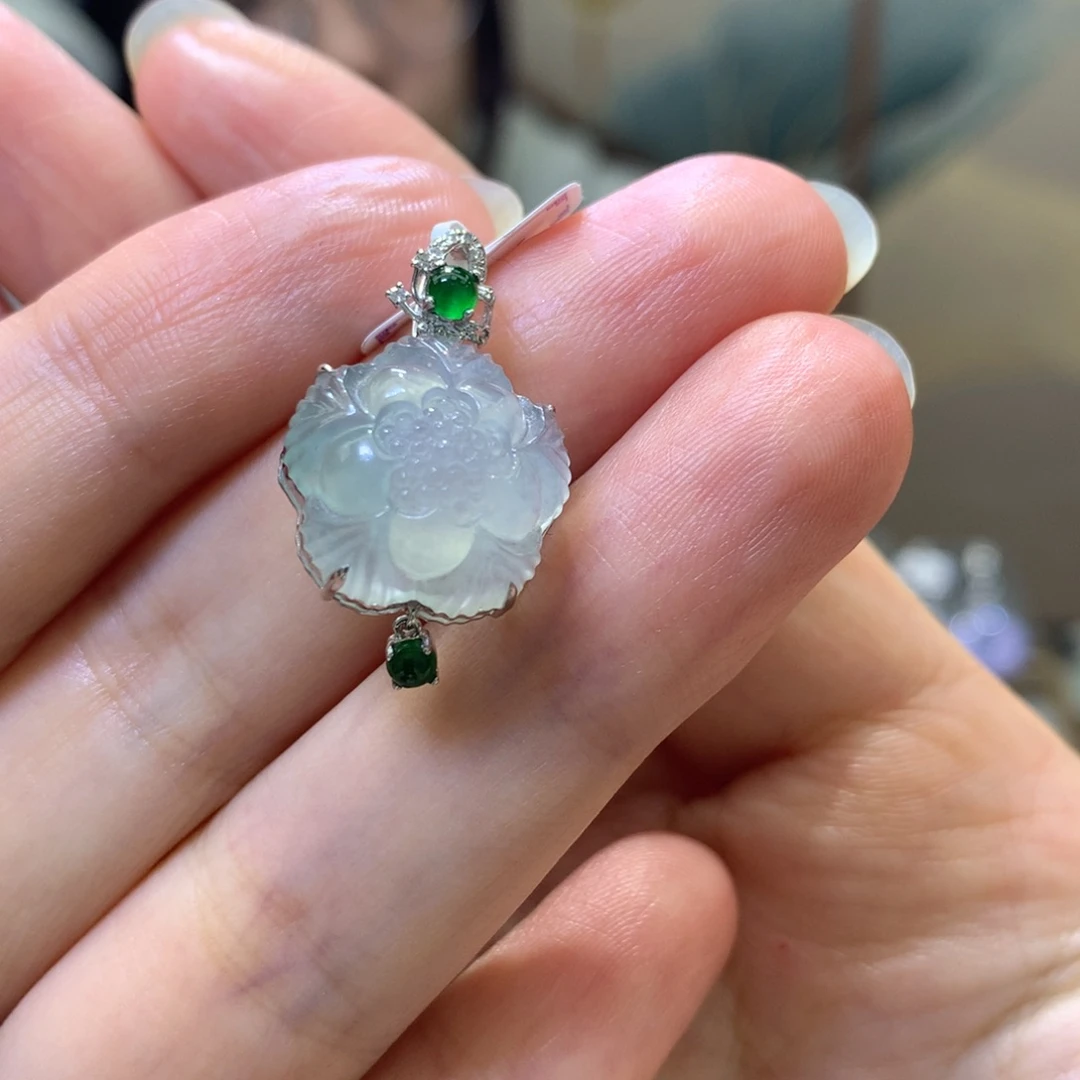 颈饰18K金镶嵌翡翠