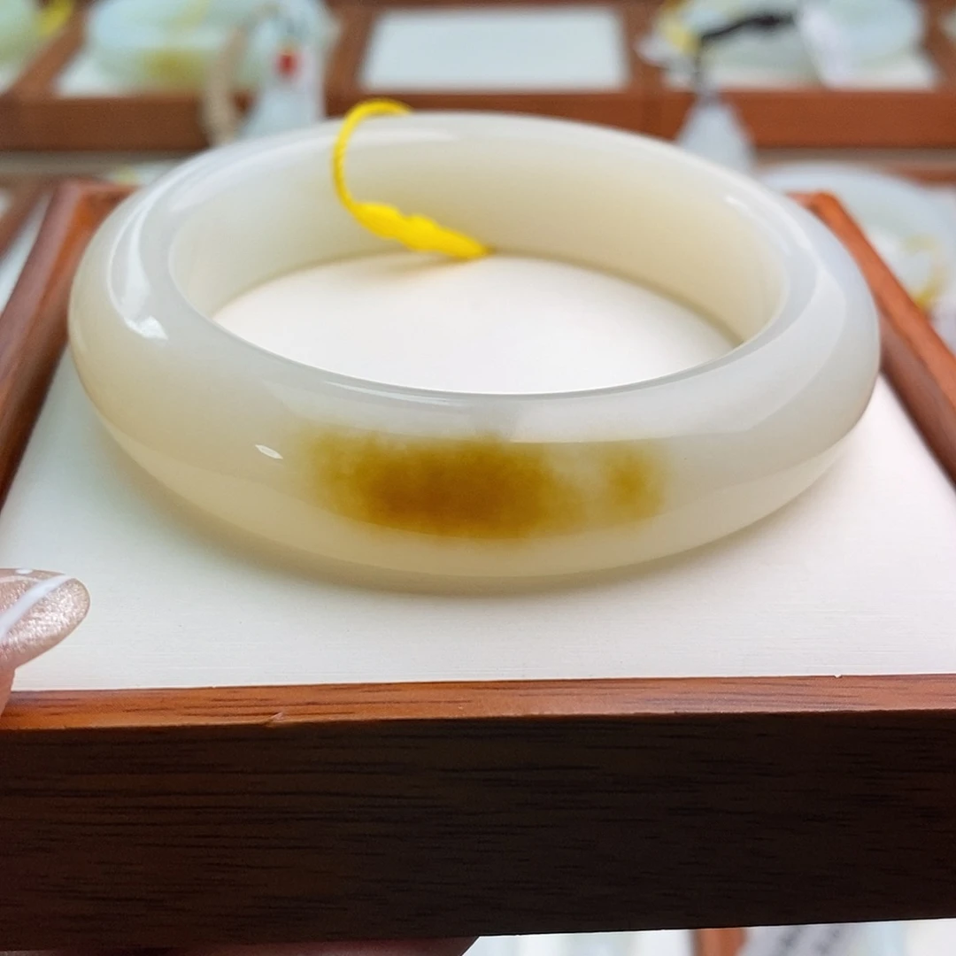 和田玉（糖玉）未镶嵌手镯