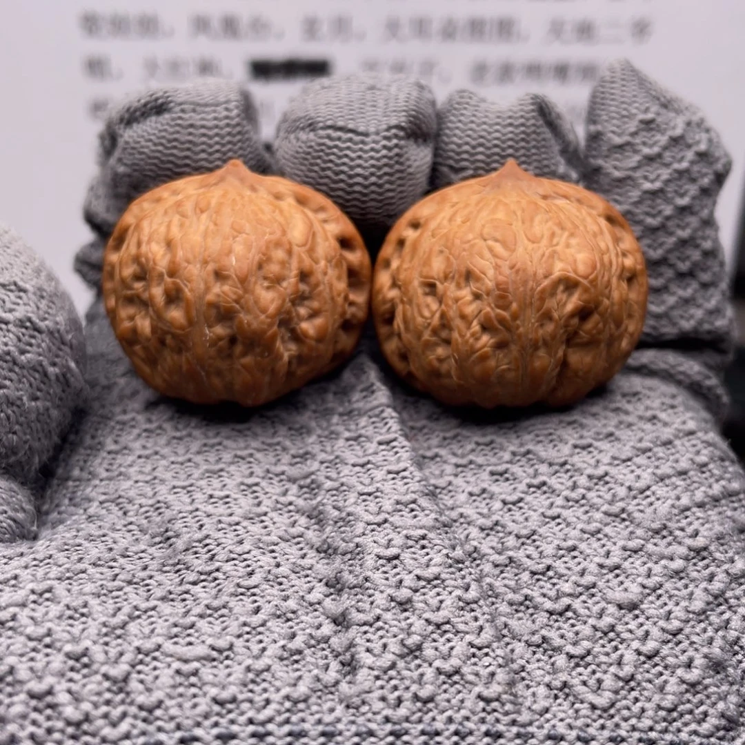 東***師文玩核桃吊坠34.5红豆