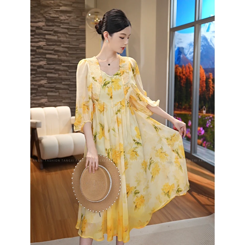 2026夏季新款【7600】中长款高腰法式度假风明黄色印花捏褶连衣裙