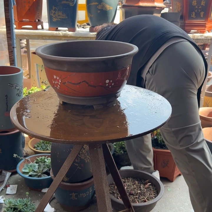红色富贵点彩大号花盆