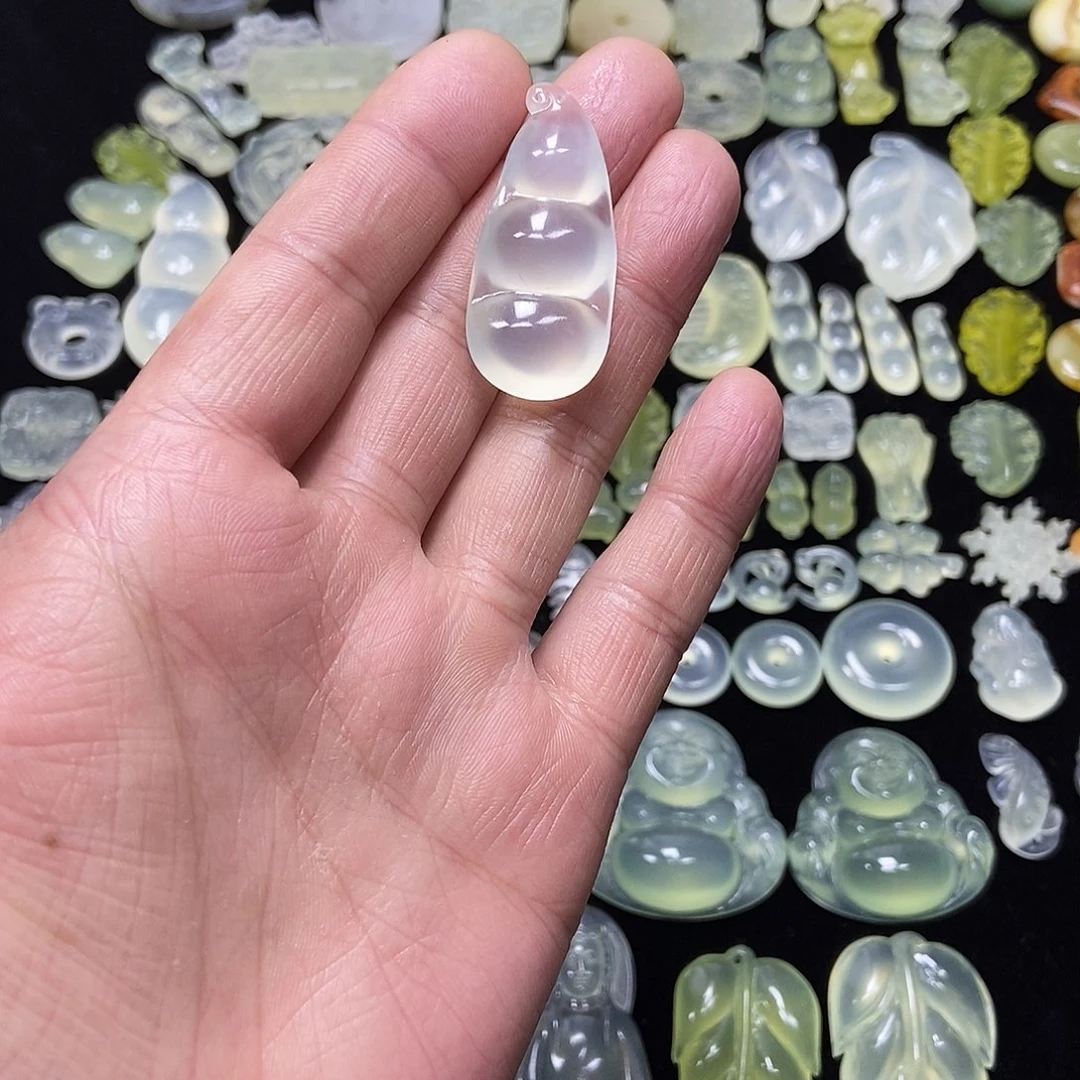 蛇纹石玉未镶嵌颈饰