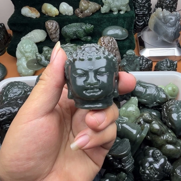 和田玉未镶嵌把件