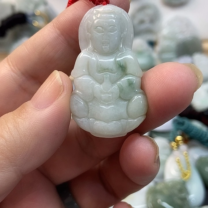 翡翠未镶嵌颈饰观音
