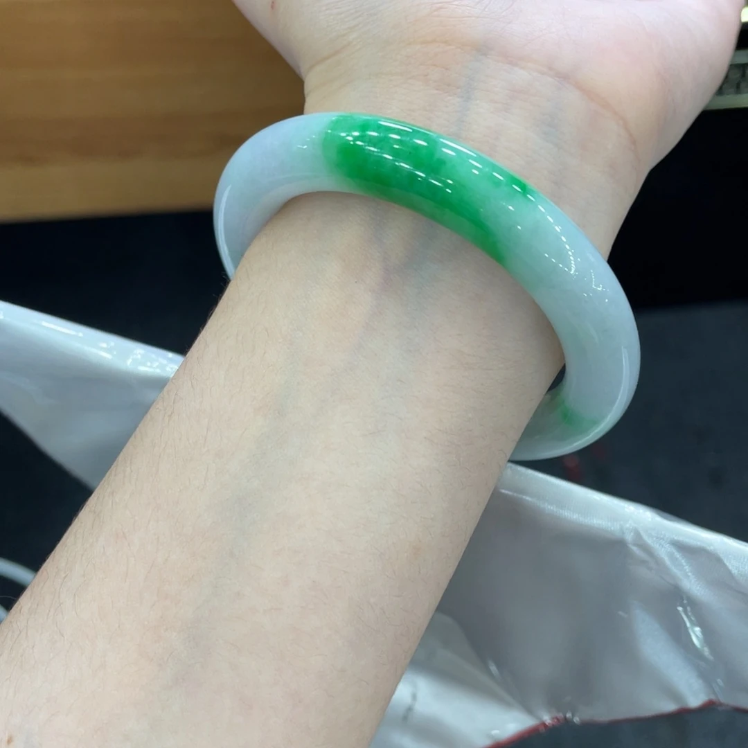 未镶嵌手镯翡翠卡51.2圆条，阳绿白底青