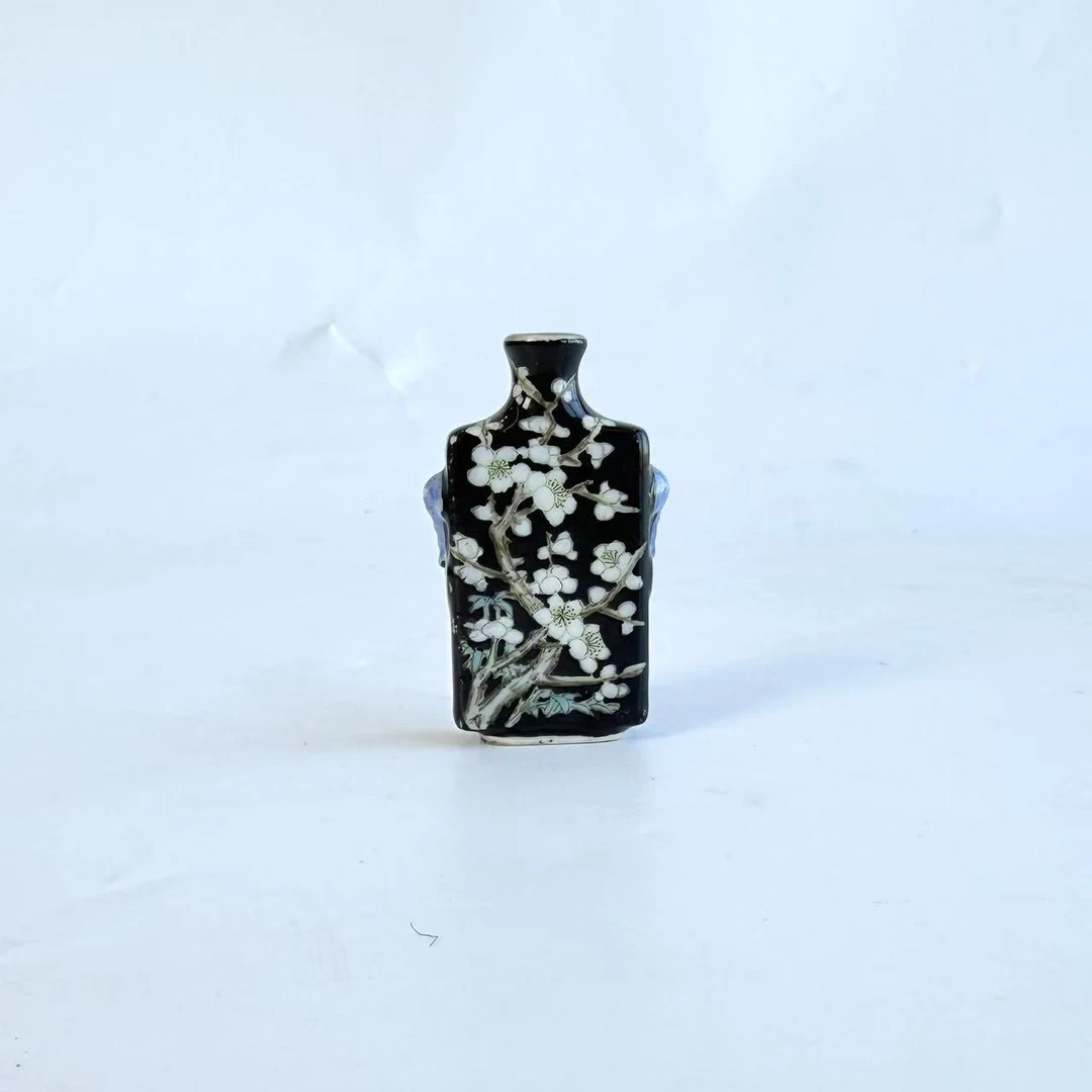 JM410晚清民国-墨底粉彩墨底梅花鼻烟壶【古董拍卖】