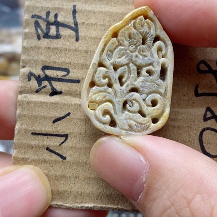 硅化珊瑚（珊瑚玉）颈饰未镶嵌