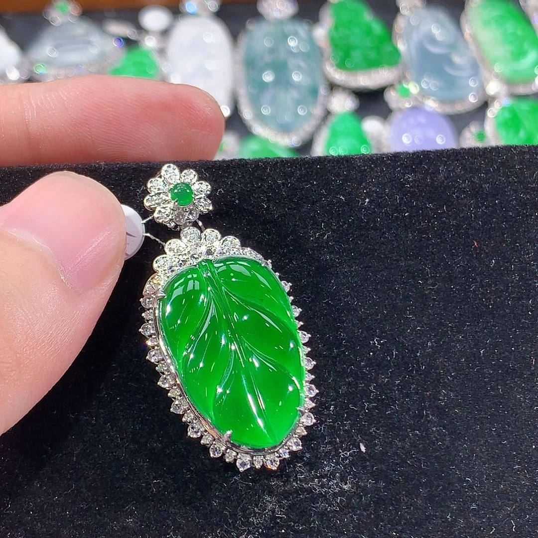 翡翠18K金镶嵌颈饰