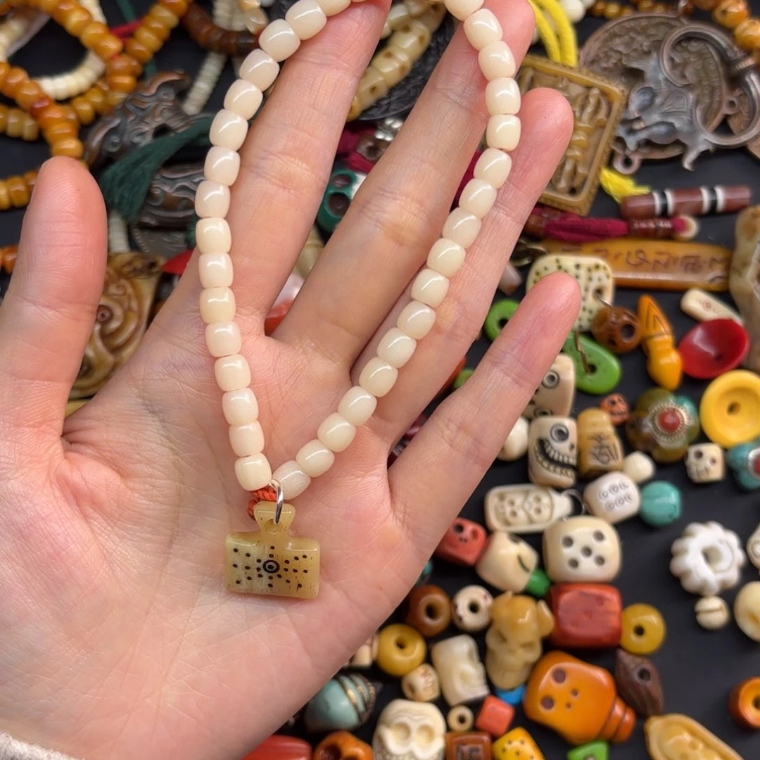 只买单纯的吊坠，没带链子，属的性质。无傲*女