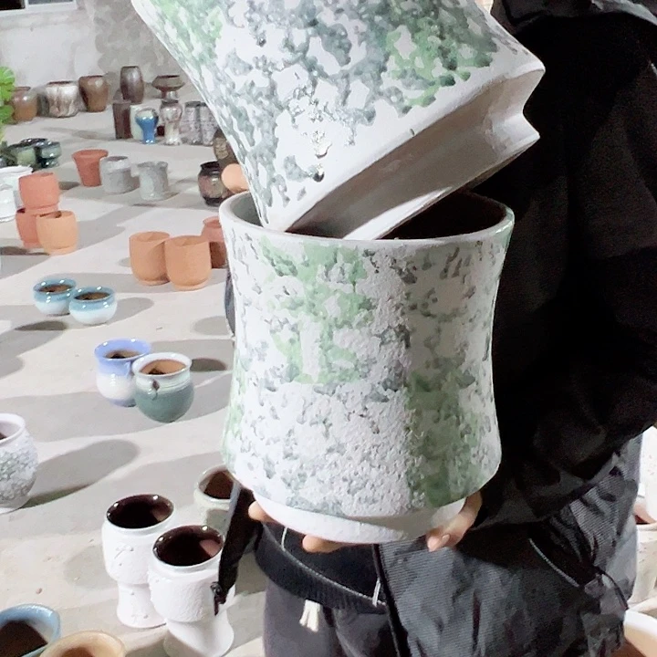 高度23厘米口20厘米